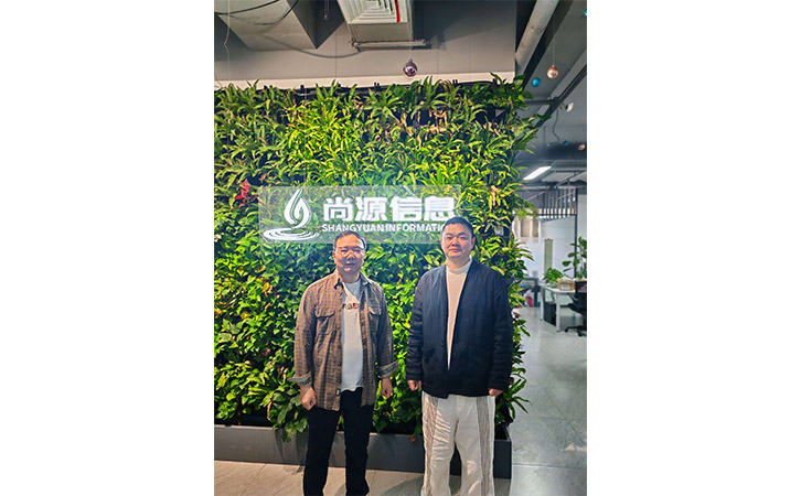 国潮艺术家王春辉